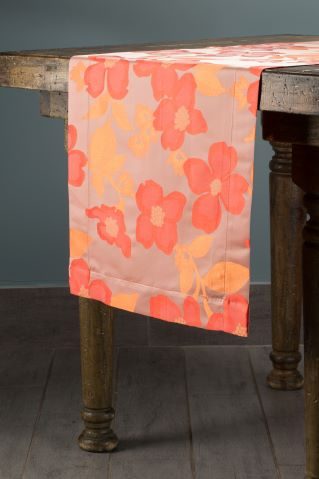 Specialty Dogwood table runner